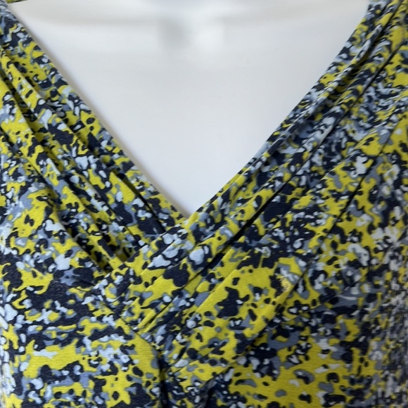 Blues and lime green top. Made to flatter. - Picture 3 of 3